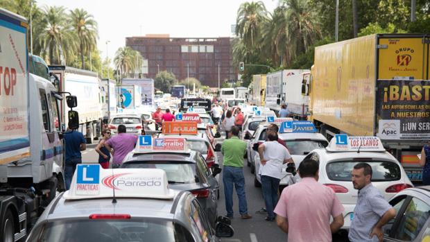 Sevilla, la tercera provincia más afectada por la huelga de examinadores de tráfico