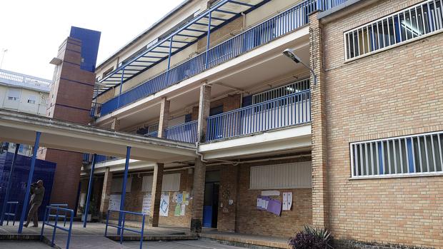 Detenido un joven por robar un martillo neumático de las obras de un colegio del Tiro de Línea