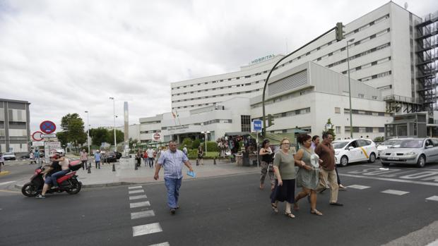 La sala de espera de Oncología del hospital Macarena de Sevilla, en estado «lamentable»