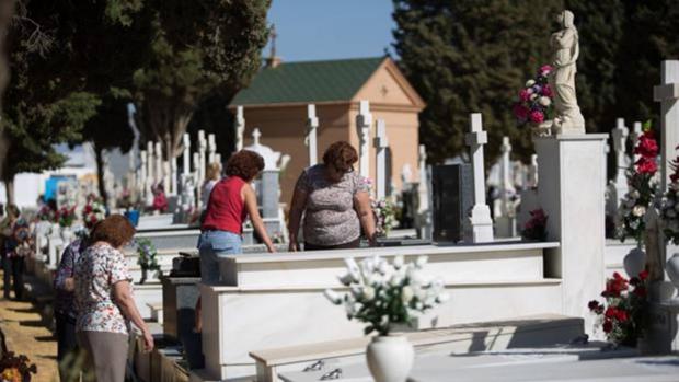 El cementerio de Sevilla no hará incineraciones esta tarde por protestas de los trabajadores