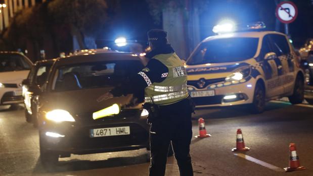 La Policía Local hizo cerca de 900 pruebas de alcoholemia este viernes en Sevilla