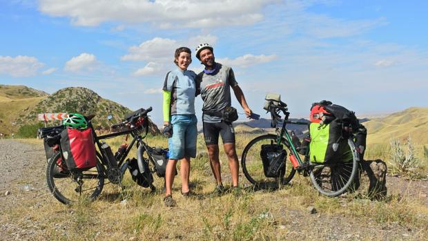 La gran aventura de un Policía Local de Sevilla que recorre medio mundo en bicicleta