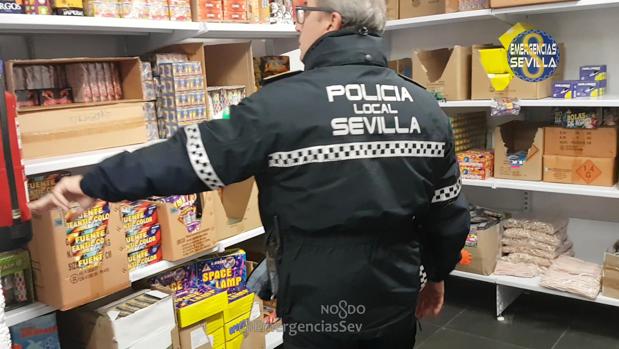La Policía interviene en Sevilla más de 17.000 artículos pirotécnicos vendidos ilegalmente durante la Navidad