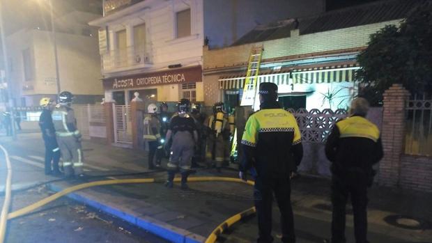 Una mujer muere y un hombre resulta herido grave en el incendio de su vivienda en Sevilla