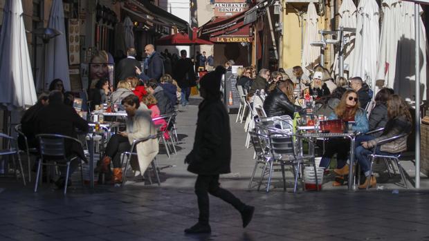 Sevilla no detiene su sangría demográfica y cae por debajo de los 690.000 habitantes