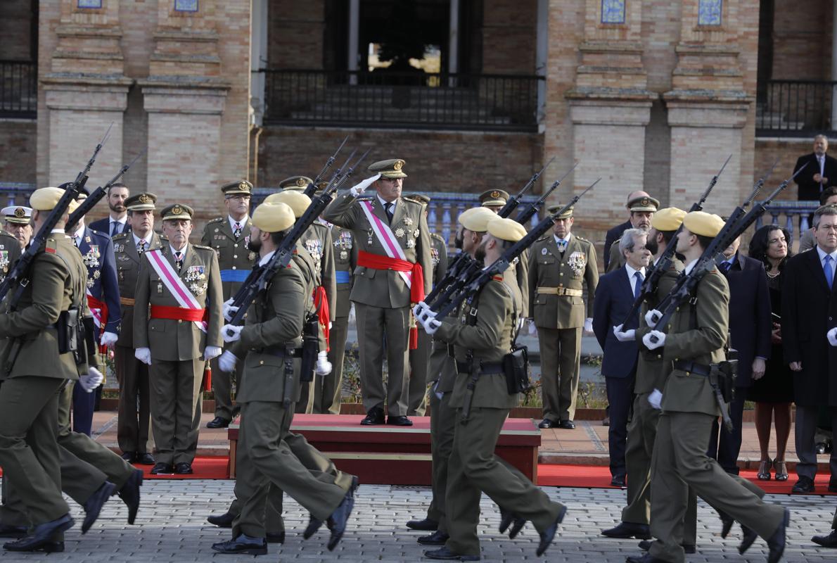 El Ejército Ensalza En Sevilla El Peso De La Tradición Sin Referencias ...