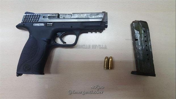 Detenido un hombre mientras enseñaba su arma en plena calle