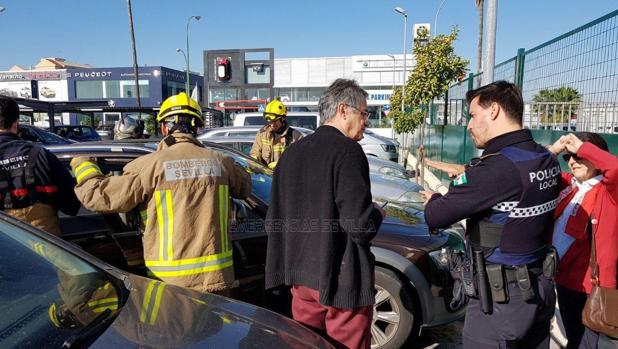 Rescatado un bebé atrapado en el interior de un coche al cerrarlo él mismo accidentalmente