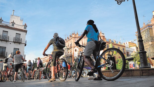 Sevilla sobre ruedas: la unión de deporte, diversión y turismo