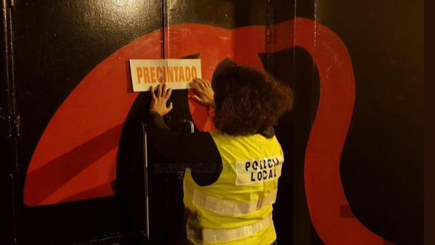 Denunciada, desalojada y precintada una sala de Sevilla por exceso de aforo durante un concierto