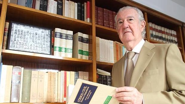 Muere Pedro Luis Serrera, prestigioso jurista sevillano