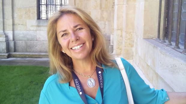 Macarena Blázquez: «Más de 300 voluntarios colaboran en el Rastrillo de Nuevo Futuro de Sevilla»