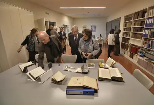 Mauricio Domínguez Domínguez-Adame dona a Sevilla su biblioteca particular