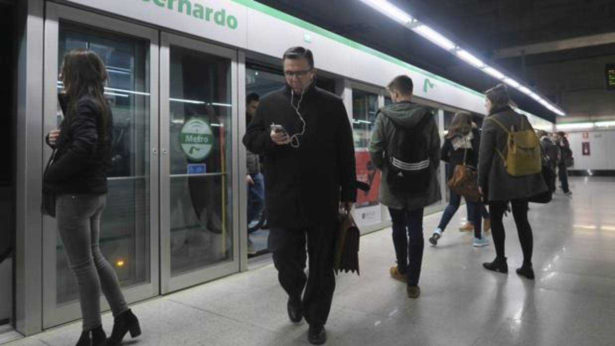 Parada del metro de Sevilla en San Bernardo