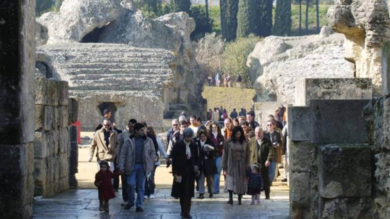 El conjunto arqueológico de Itálica abrirá sus puertas a los visitantes
