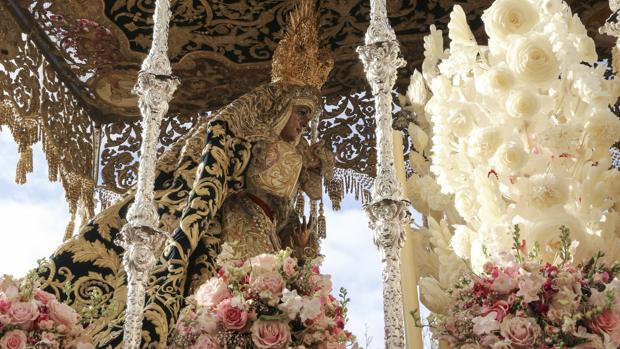 La saeta que Manuel Cuevas le cantó a la Esperanza de Triana con la letra de Alberto García Reyes