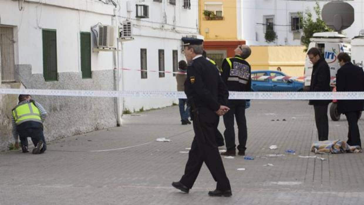 El presunto agresor se refugió en casa de su madre, en la calle Cigüeña del barrio de Los Pajaritos