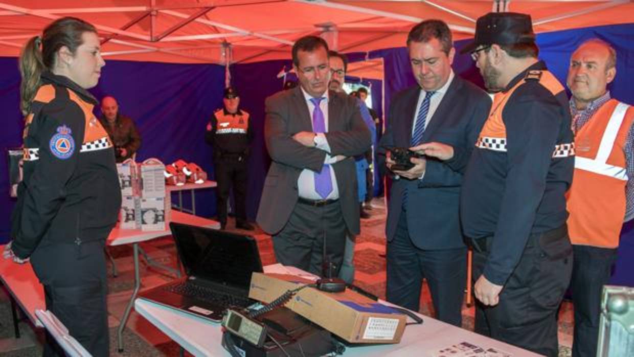 Juan Espadas y Juan Carlos Cabrera presentan nuevos equipamientos para Protección Civil