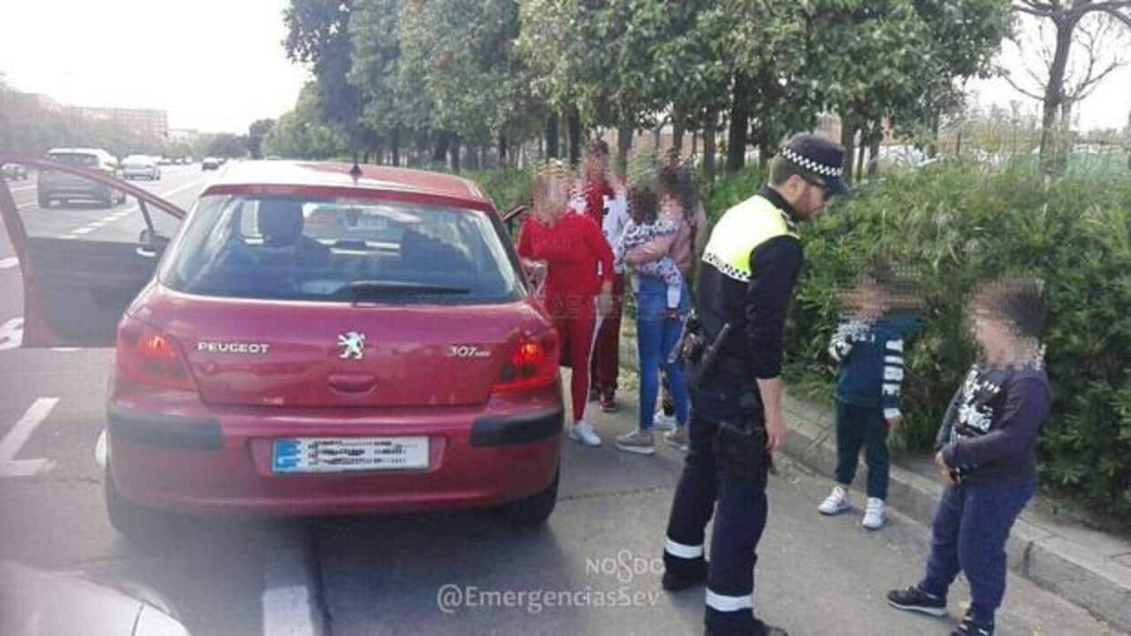 Agentes de la Policía Local de Sevilla pararon al vehículo