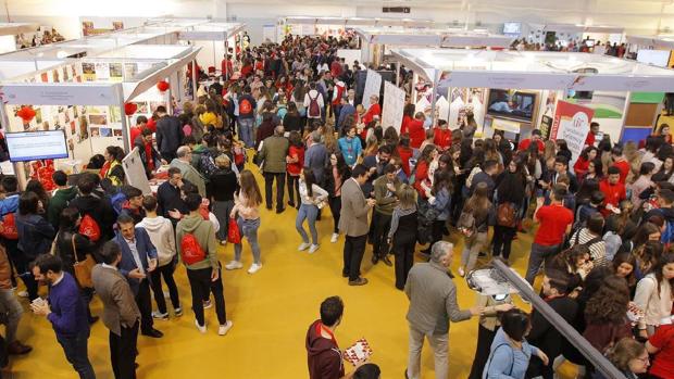 Arranca el Salón Internacional del Estudiante de la Universidad de Sevilla en el barrio de Los Bermejales