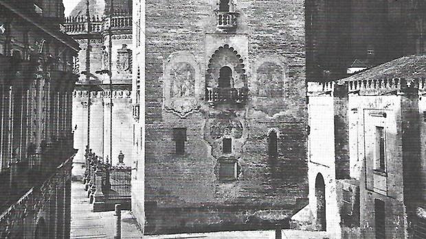 Las pinturas murales que tuvo la Giralda de Sevilla hasta el XIX