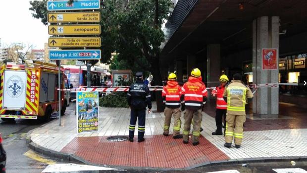 El fuerte viento causa casi medio centenar de incidencias en Sevilla