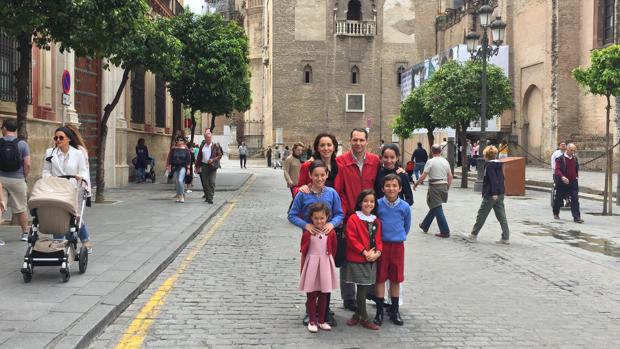 Las familias numerosas de 5 hijos o más suben casi un 15 % en Sevilla, pese a la caída de la natalidad