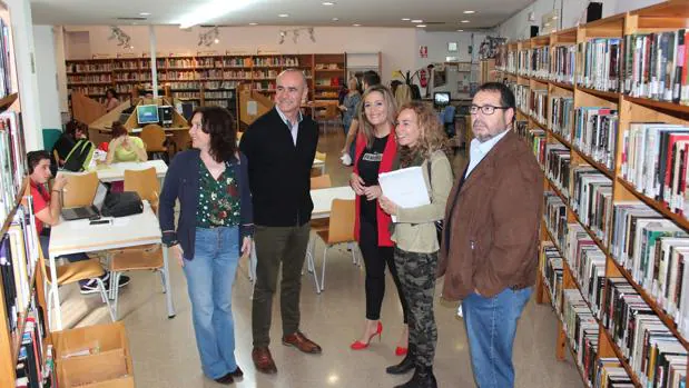 Las bibliotecas municipales de Sevilla engordan su oferta de libros