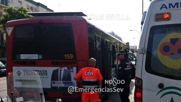 Muere un hombre mientras viajaba en un autobús en Sevilla