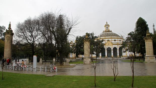 El deterioro de los obeliscos de la Exposición de 1929 en Sevilla