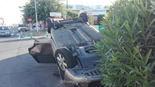 Dos heridos tras colisionar sus coches en el Polígono Store de Sevilla