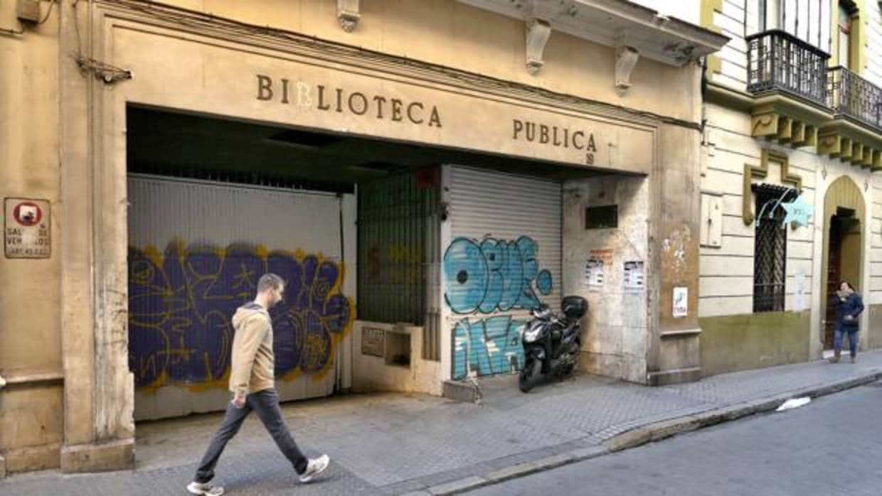 La biblioteca de la calle Alfonso XII, cerrada