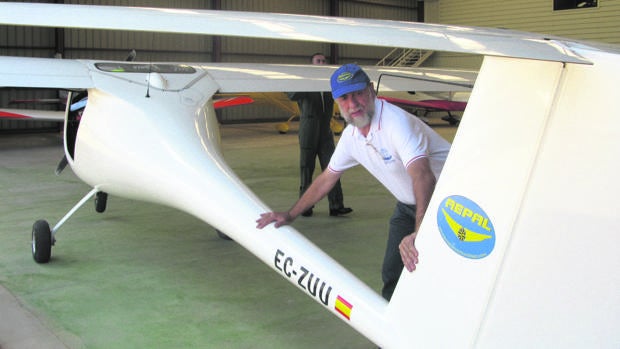 Un vuelo repetirá la primera vuelta aérea a España