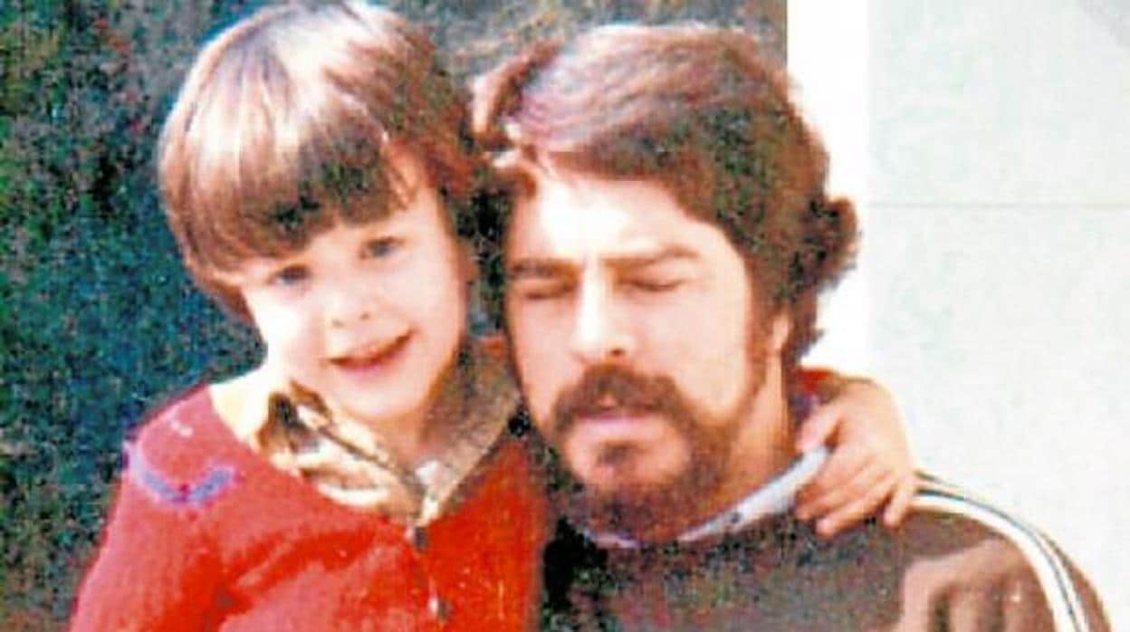 Antonio Cedillo posa con su hijo José Miguel