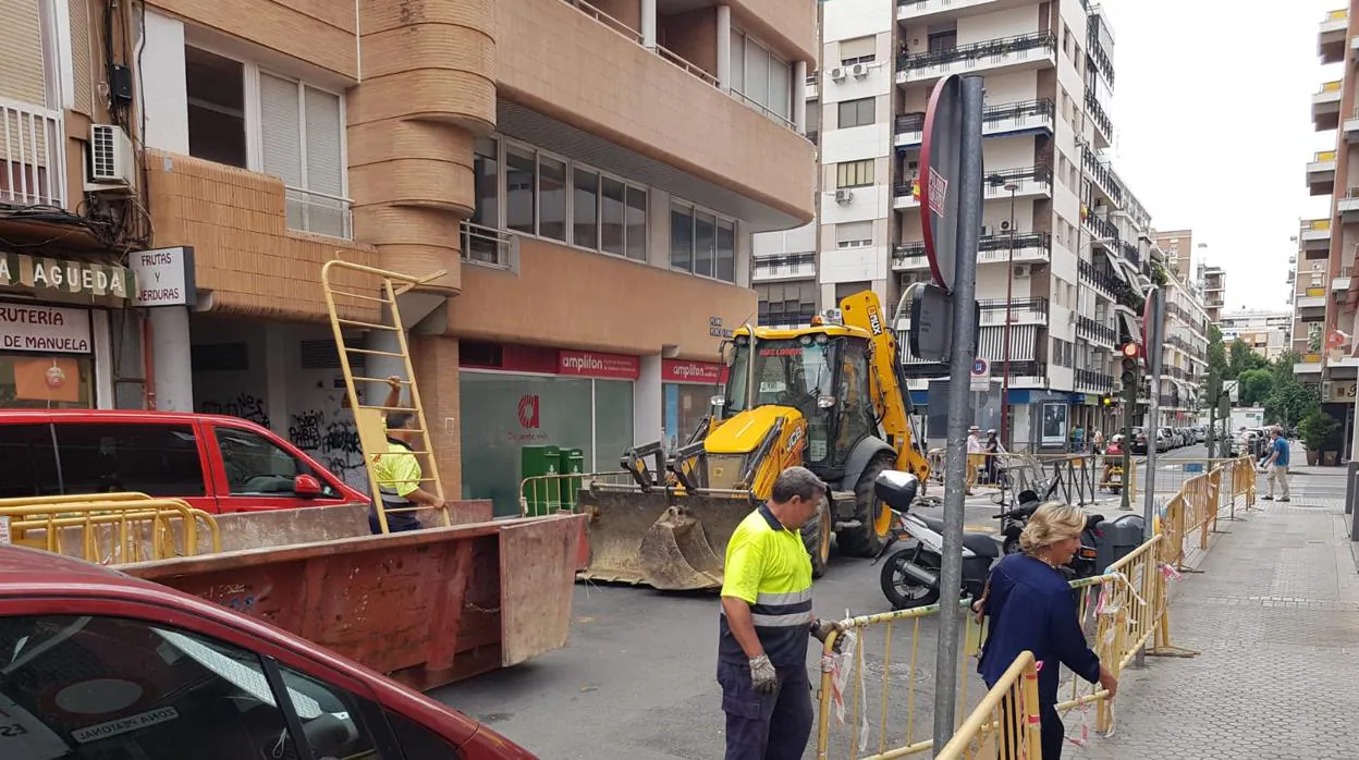 Obras de peatonalización en la calle Pedro Pérez Fernández