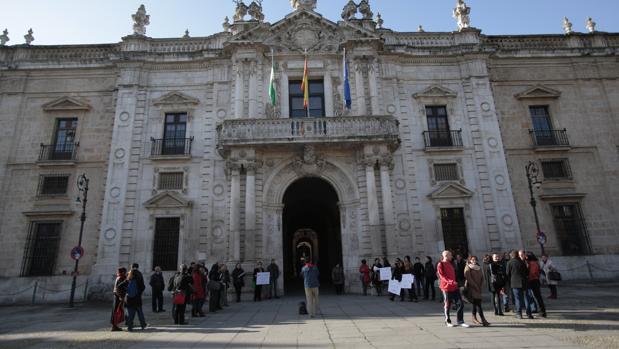 La Universidad de Sevilla abre una investigación interna sobre la estafa a 43 alumnos