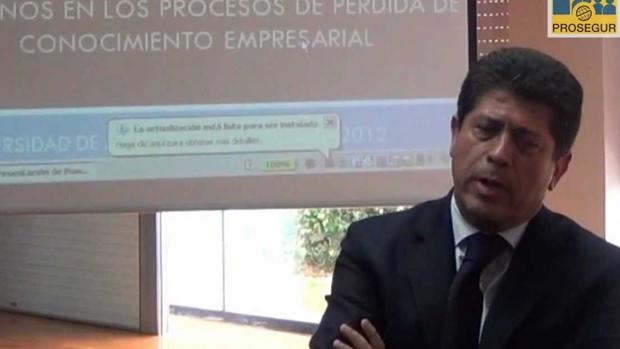 El rector expedienta al profesor que dirigía el máster polémico