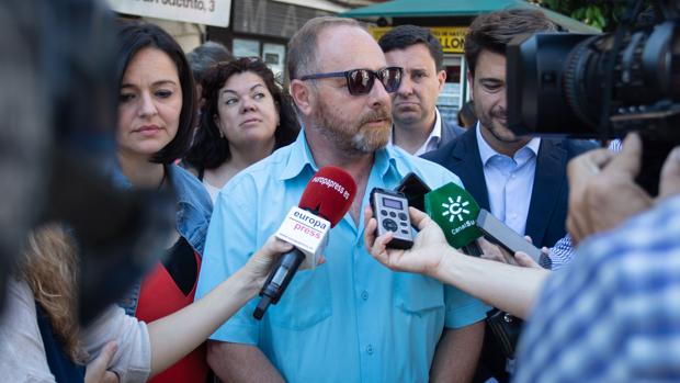 El enfado del padre de Marta del Castillo por el violador fugitivo: «Resulta que estaba disfrutando de permisos...»