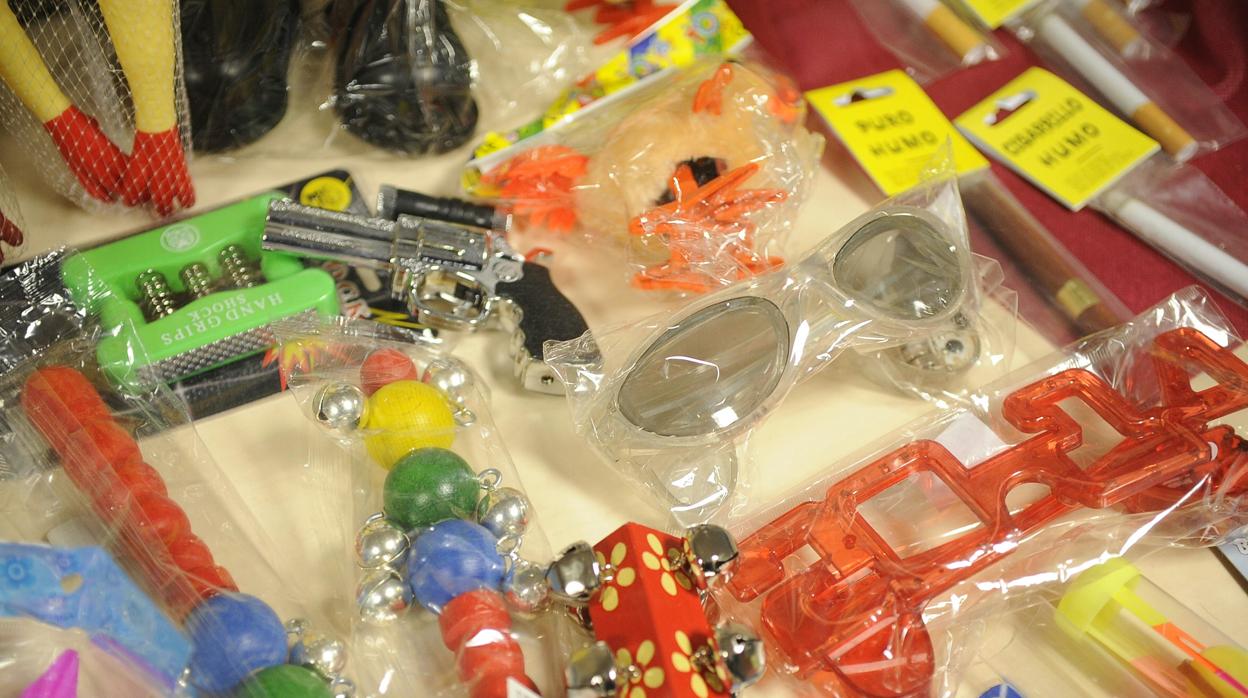 Se han localizado más de 5.000 objetos falsificados en naves del polígono industrial Carretera Amarilla