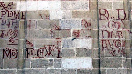 Vítores en la fachada de la Catedral de Sevilla