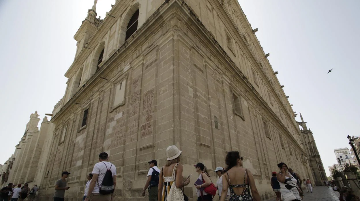 Turistas en la Catedral de Sevilla