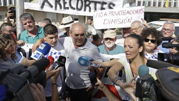 La familia de la víctima accidente mortal del ascensor hospital de Valme reclama al SAS una indemnización