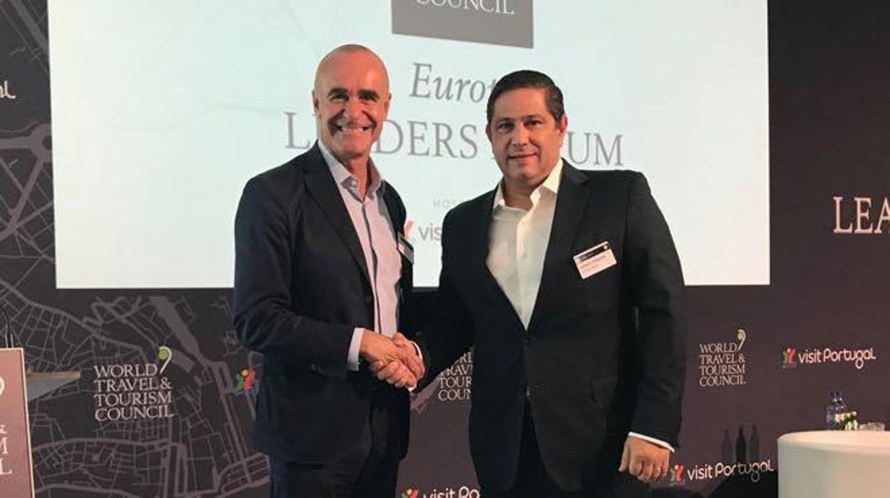 El delegado de Turismo, Antonio Muñoz, junto al presidente de Mystic Invest, Mario Ferreira