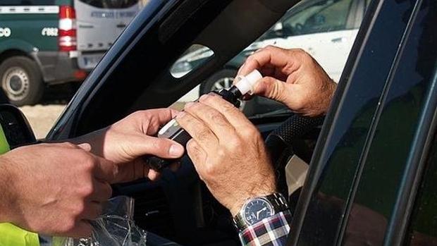 Un conductor da positivo en cuatro de cinco drogas en control en Sevilla