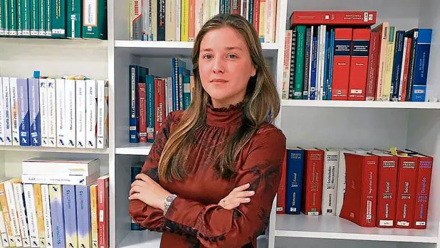 Marta Moeckel: «Si donde trabajo descubrieran que mis másteres son falsos, estoy en la calle»