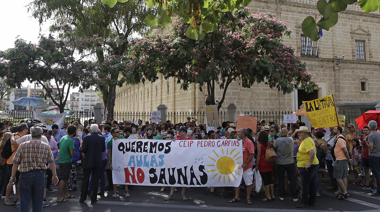 Una manifestación contra el calor en las aulas