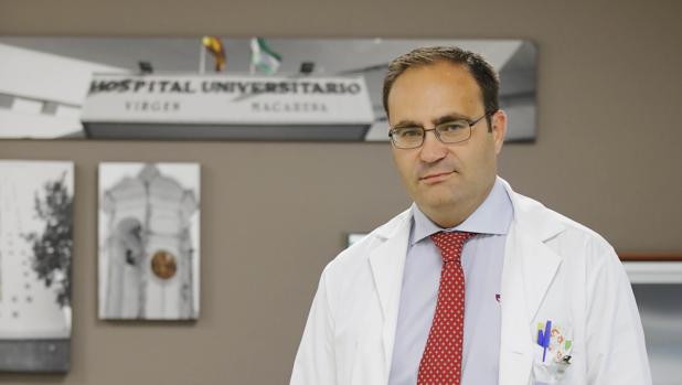 Antonio Castro, director del Hospital Virgen Macarena: «Los médicos del SAS están bien pagados»