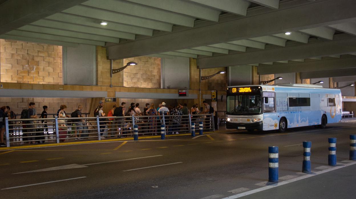 Autobús que conecta San Pablo con el casco urbano de Sevilla
