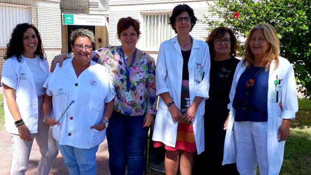 Profesionales del Valme, premiados en un congreso  sobre su abordaje en las unidades de hospitalización