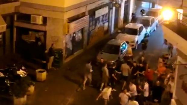 Los hinchas ingleses protagonizan actos violentos en el Centro de Sevilla